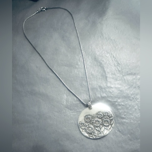 AUTHENTIC OR PAZ ( signed B )
Slightly oxidized sterling silver pendant. - Picture 4 of 12